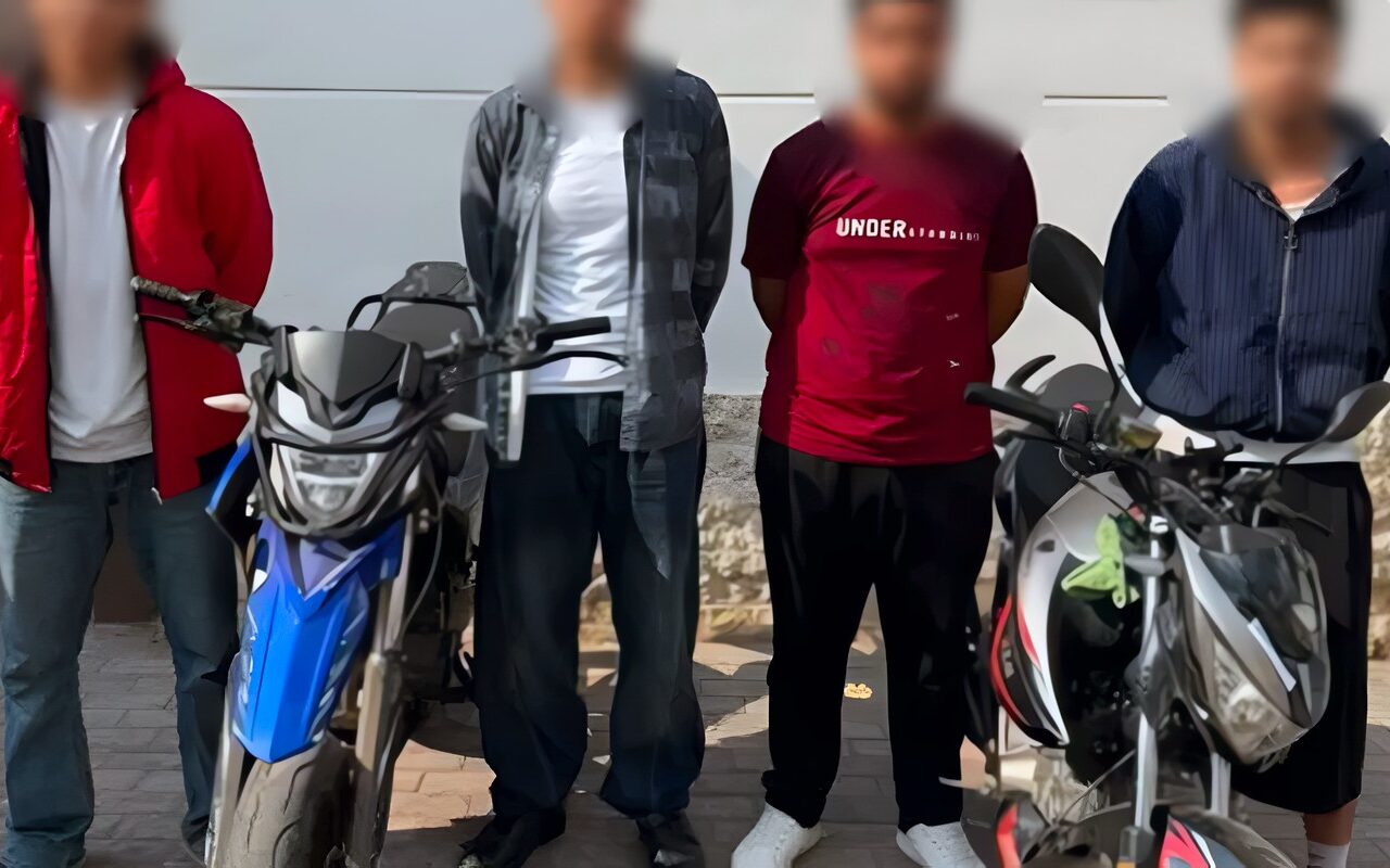 ضبط 4 طلاب أجبروا شابًا على استقلال دراجة نارية تحت تهديد السلاح بالجيزة بسبب سرقة هاتف محمول