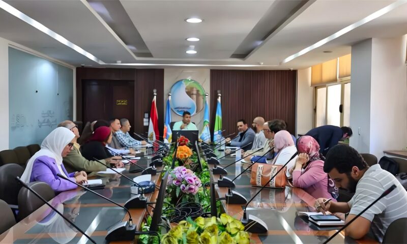 رئيس شركة الصرف الصحي بالإسكندرية يناقش إعداد خطة عمل استراتيجية متكاملة لكافة القطاعات