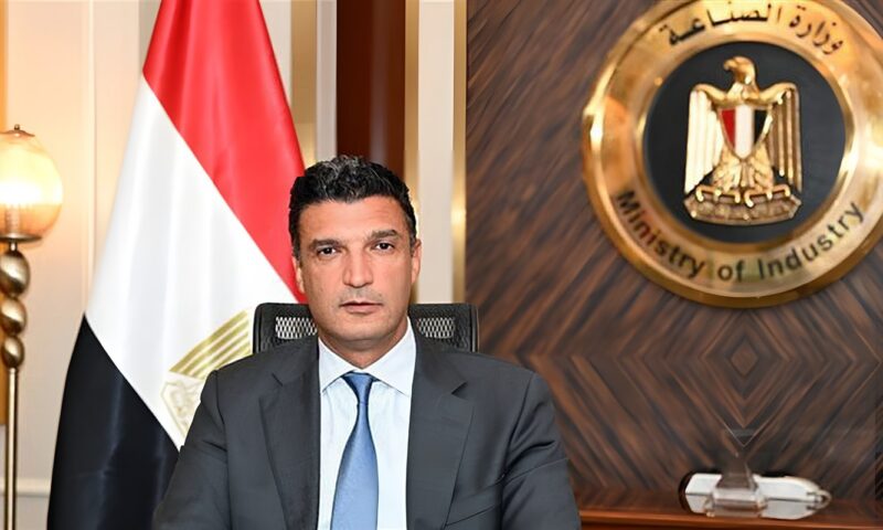 وزير الصناعة: خطة لوقف تصدير خامات الصناعات التعدينية وتعزيز التصنيع المحلي