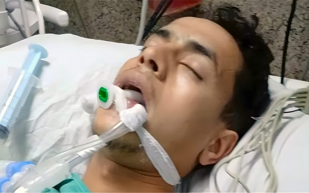 خرج لشراء وجبة لوالدته فعاد جثة هامدة، تفاصيل وفاة شاب بالإسكندرية بعد طعنه ودخوله في غيبوبة (صور)