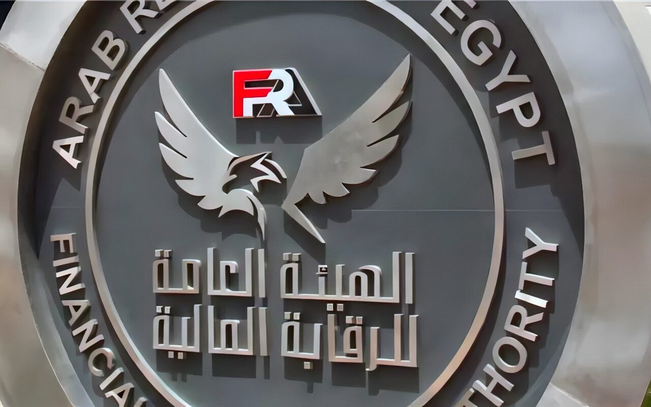 رئيس هيئة الرقابة المالية يعزّي أسر ضحايا حادث طريق أسيوط الغربي ويوجه بسرعة صرف التعويضات