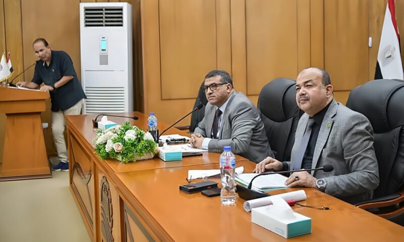 محافظ قنا يوجه بحصر الأماكن المقترحة لتنفيذ المشايات المعدنية أعلى الترع