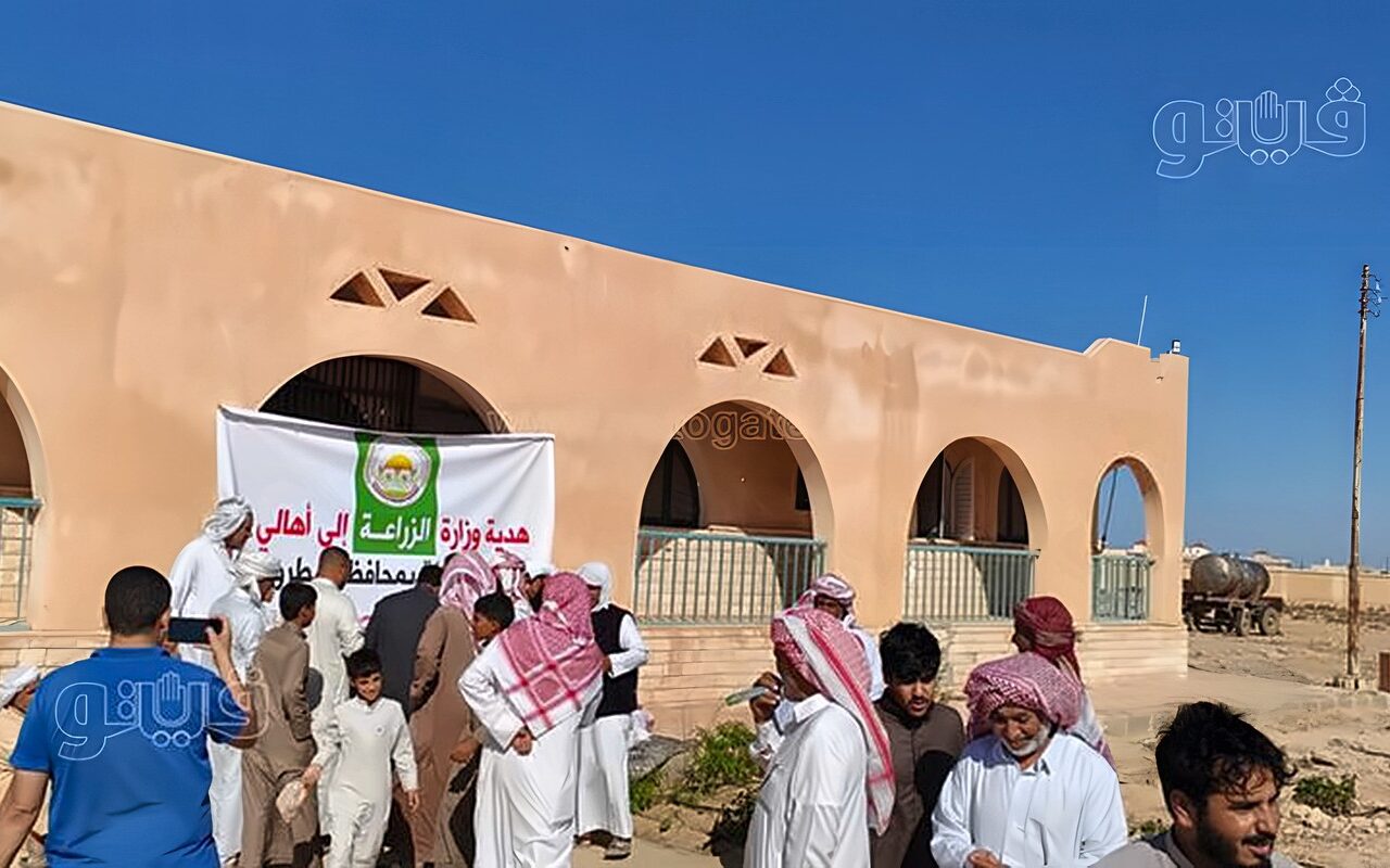 محافظ مطروح يتابع توزيع 10 أطنان من الدواجن والمساعدات الغذائية