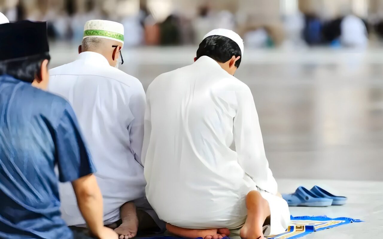 لماذا سميت الصلوات الخمس بهذه الأسماء؟ أمين الفتوى يوضح السر