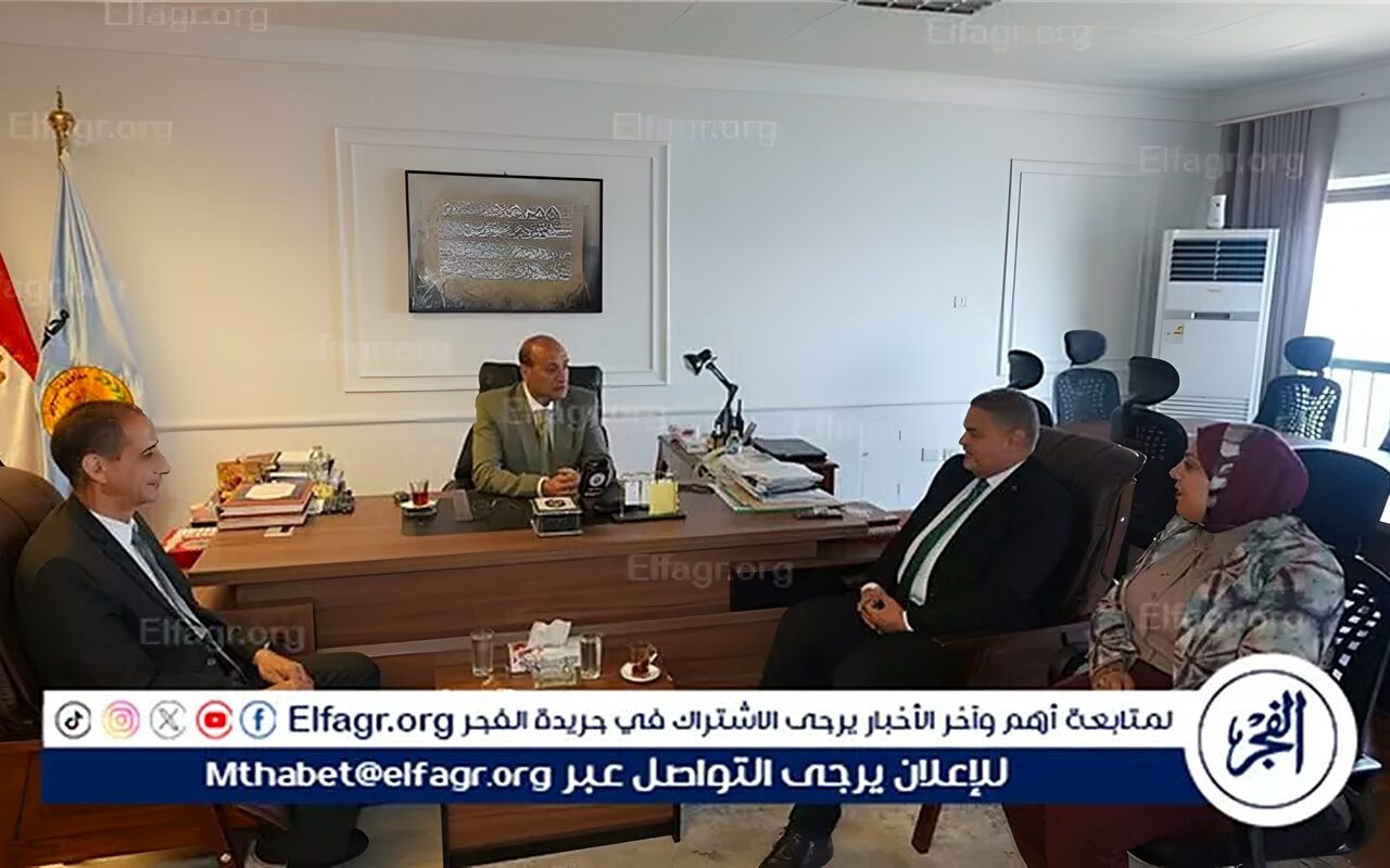 تفاصيل لقاء محافظ أسيوط مع استشاري القرية المنتجة بوزارة الصناعة