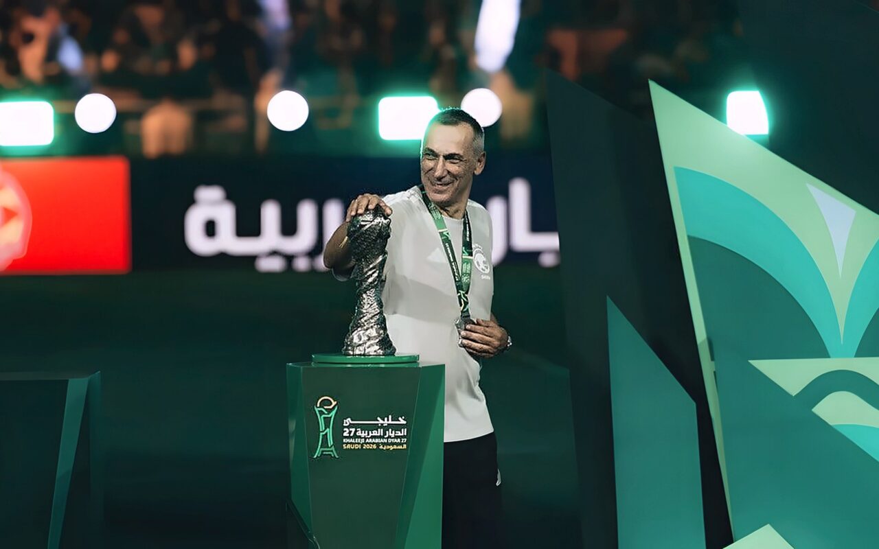 الصحافة اليونانية تحتفي بدونيس: بطل في أولى تجاربه مع المنتخبات