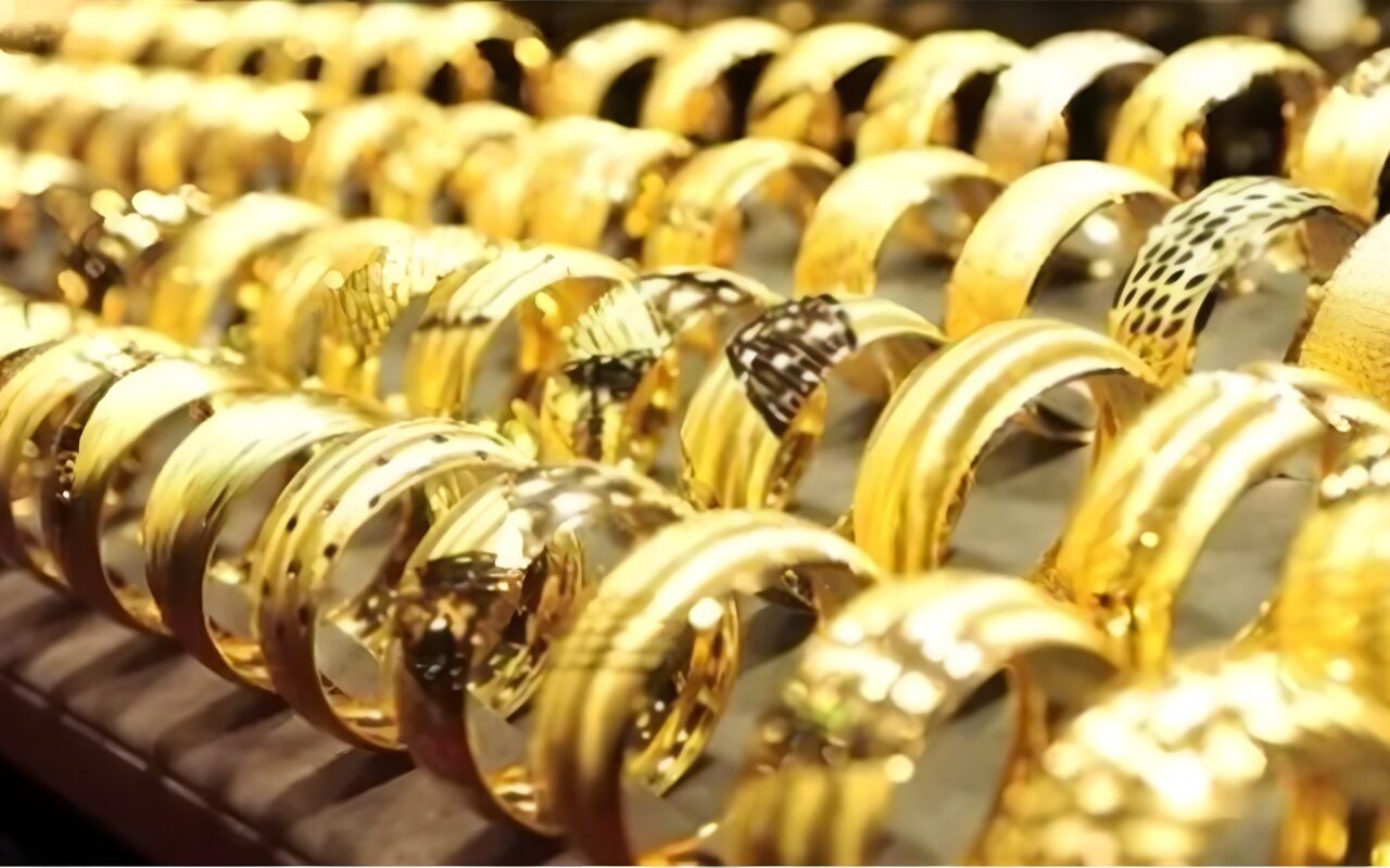 انخفض 7800 جنيه في الأوقية، خبير اقتصادي يكشف سر انهيار سعر الذهب