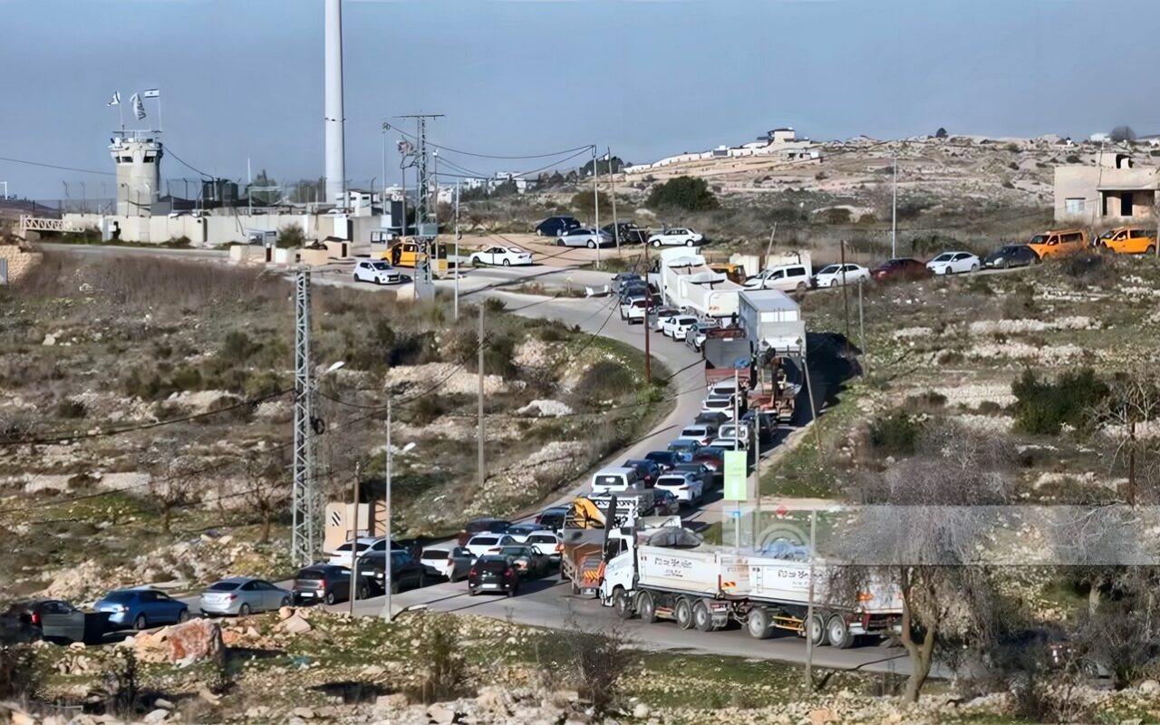 الاحتلال يغلق مداخل رام الله وينصب الحواجز ويشدد الخناق على الضفة