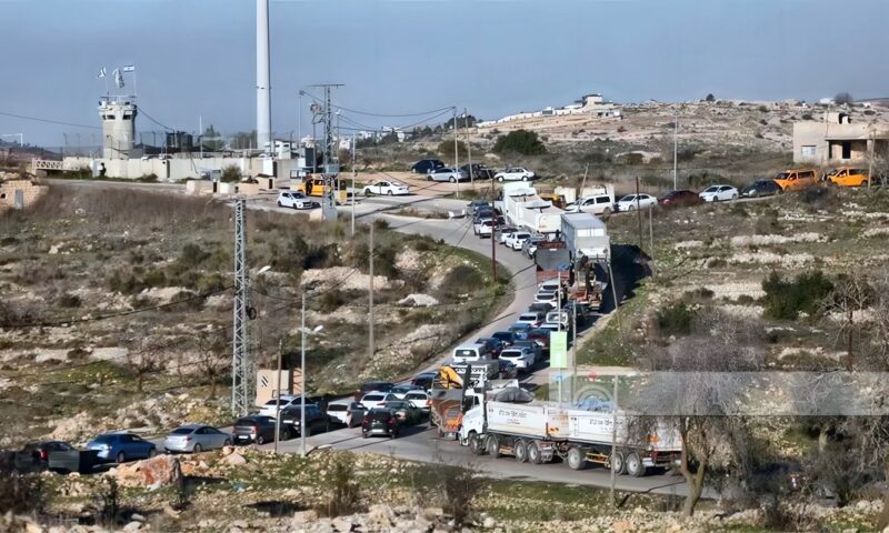 الاحتلال يغلق مداخل رام الله وينصب الحواجز ويشدد الخناق على الضفة