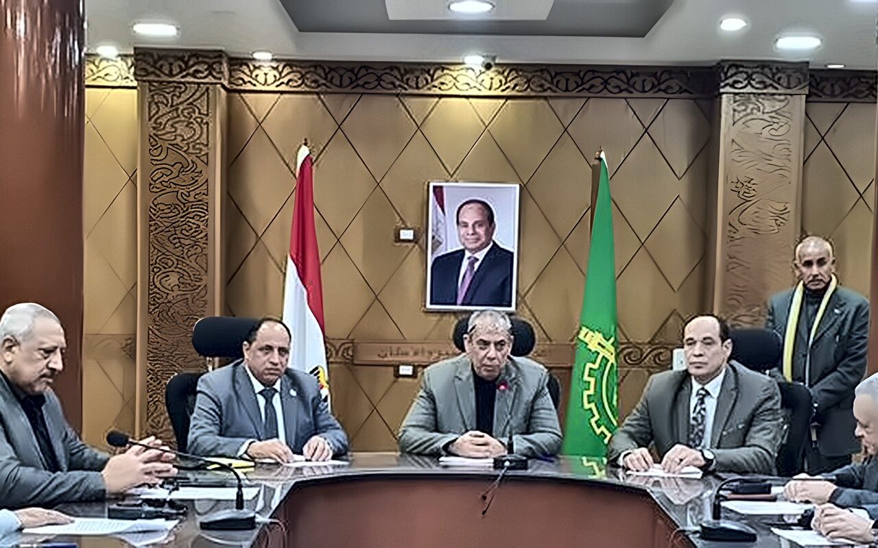 قرار عاجل من تعليم القليوبية بعد مشاجرة مدرسة بشبرا الخيمة.. وقف عامل وعاملة وإحالتهما للتحقيق