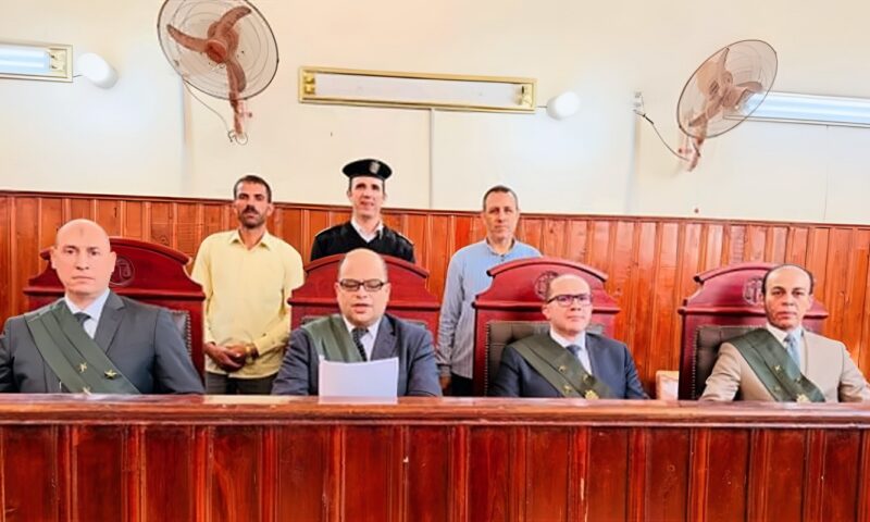 بتهمة الترويع والقتل بأسلحة نارية، “جنايات المنيا” تحيل أوراق 11 متهمًا إلى المفتي