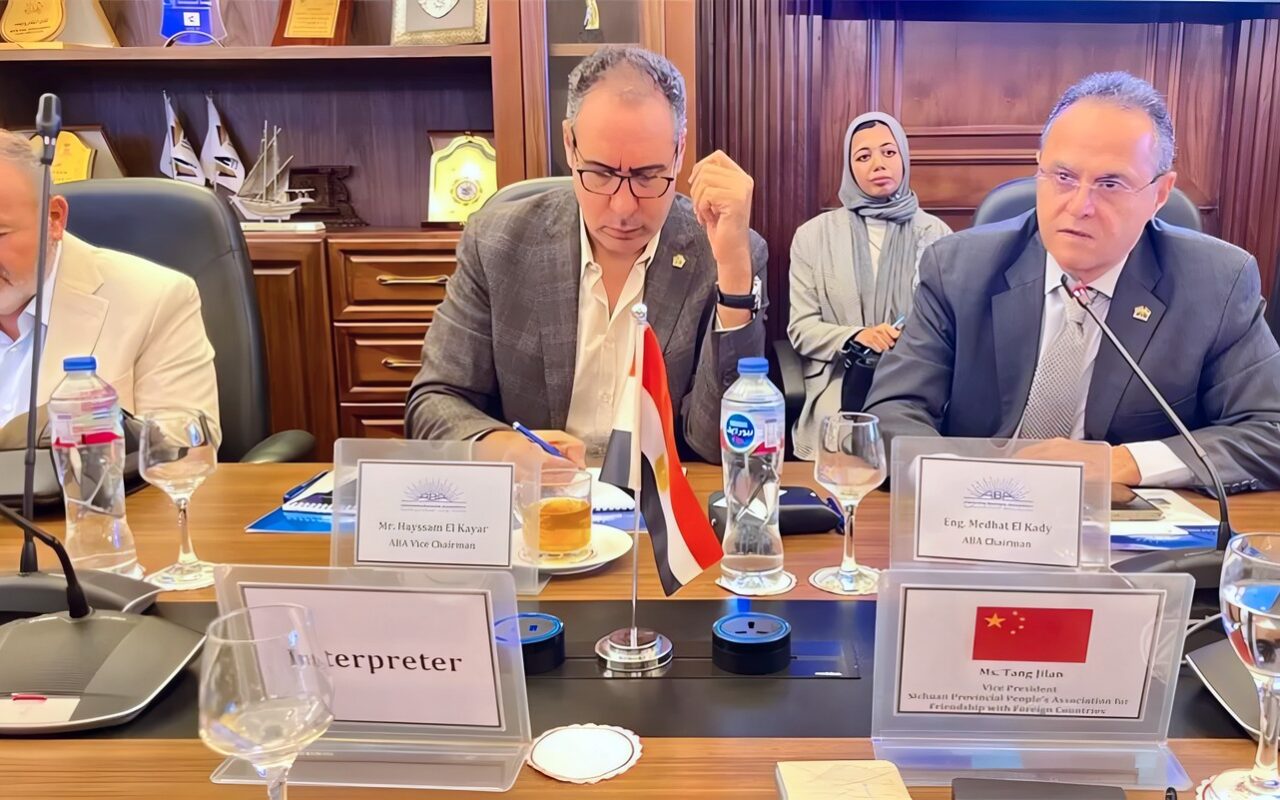 جمعية رجال الأعمال بالإسكندرية” تبحث مع وفد مقاطعة سيتشوان تعزيز التعاون المشترك