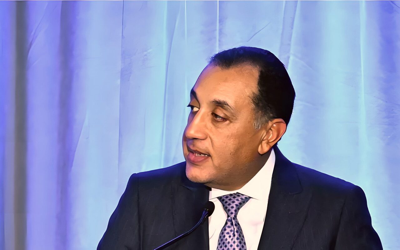 مدبولي: رفع الحد الأدنى لدخل المعلمين إلى 15 ألف جنيه خلال عامين