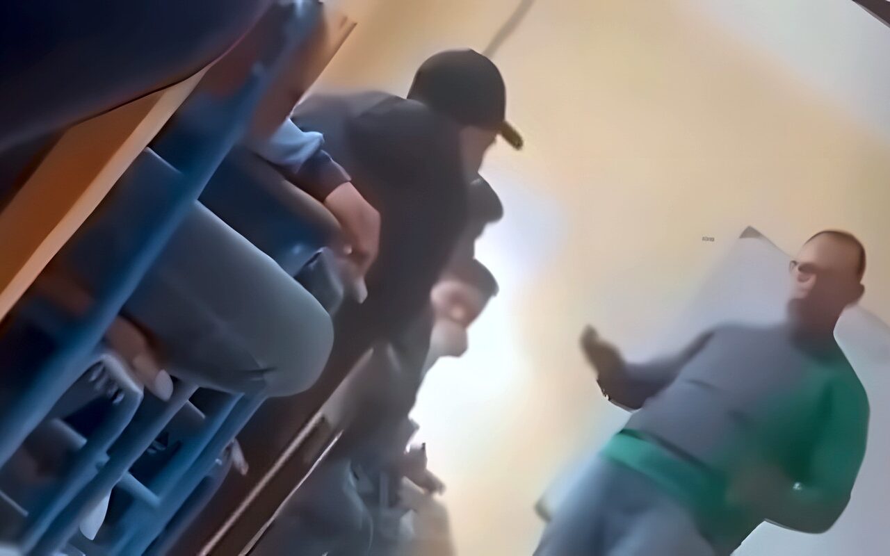 التعليم تكشف حقيقة تعدي معلم بألفاظ خادشة للحياء على طلاب