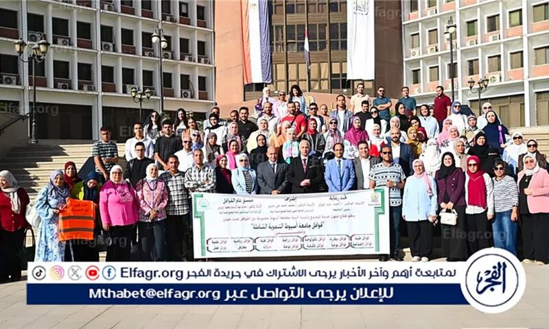 رئيس جامعة أسيوط يلتقي فريق القافلة التنموية الثامنة ويهنئ القيادات الجديدة بالجامعة الأهلية