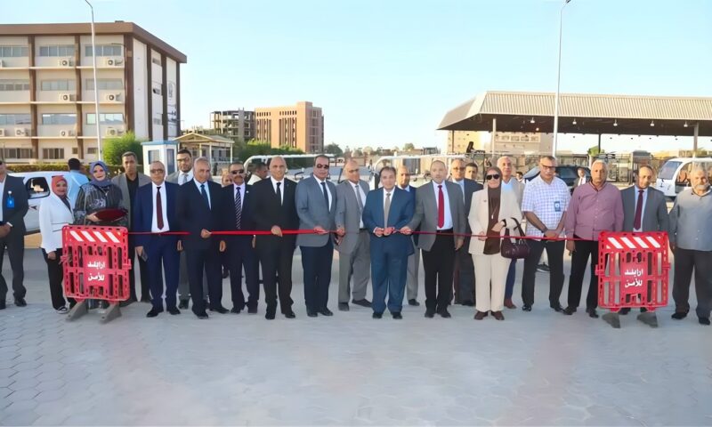 رئيس جامعة قنا يفتتح طريقين جديدين لتعزيز الربط بين الكليات والمستشفيات (صور)