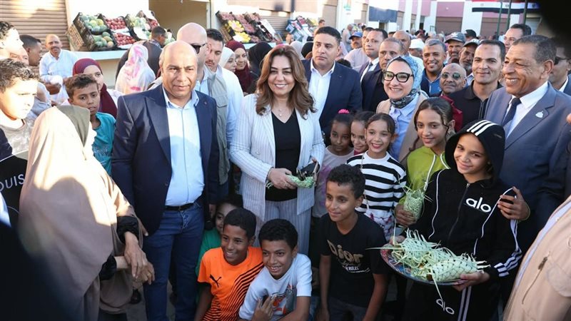 منال عوض وحنان مجدي تدعمان مبادرة خفض أسعار السلع الأساسية بالداخلة