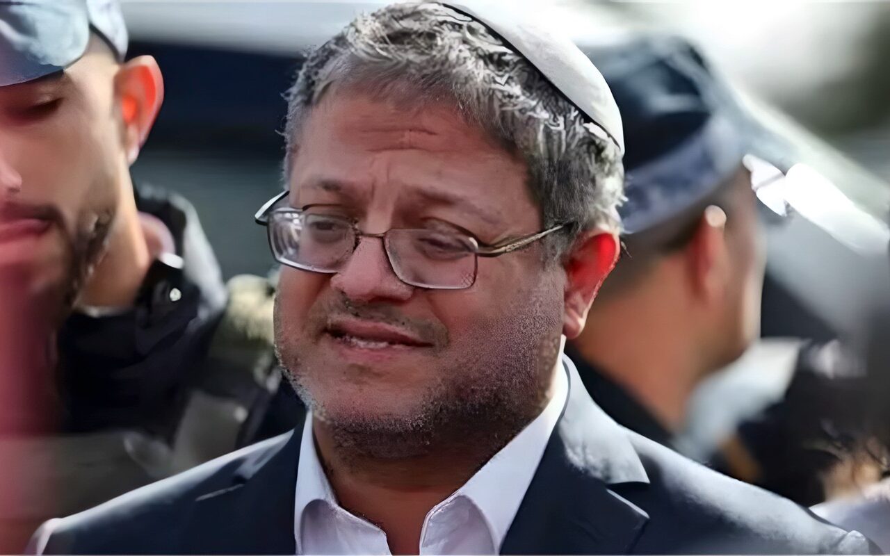 وزير الأمن القومي الإسرائيلي يمنح رخصة السلاح لـ11 مستوطنة في الضفة الغربية