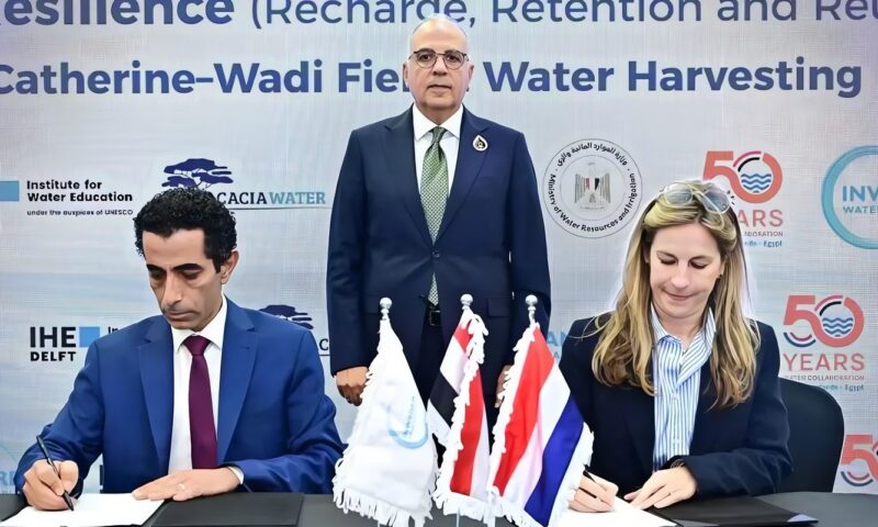 وزير الري يشهد اتفاقا لتنفيذ 50 بحيرة جبلية لمياه الأمطار وحماية جنوب سيناء من السيول