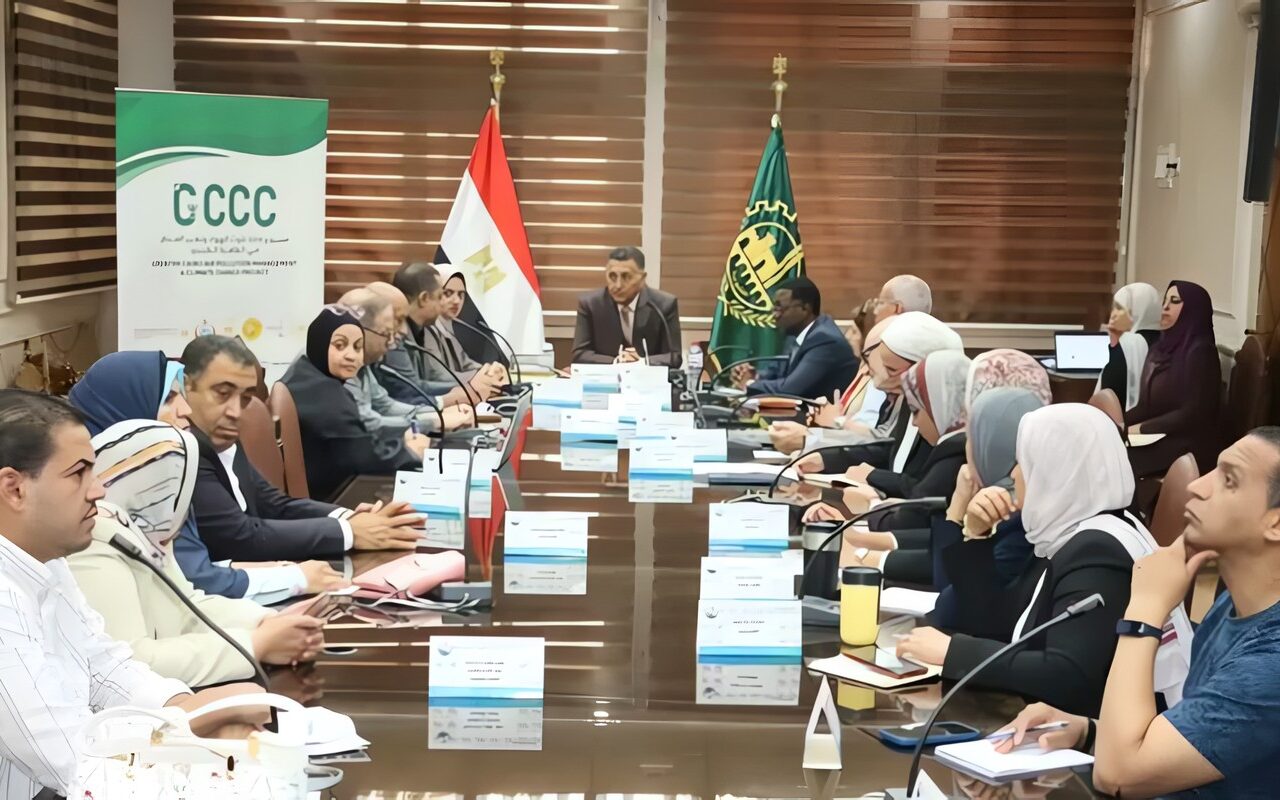 محافظ القليوبية يبحث تسريع الغلق الآمن لمقلب أبو زعبل والحد من التلوث الصناعي بالعكرشة