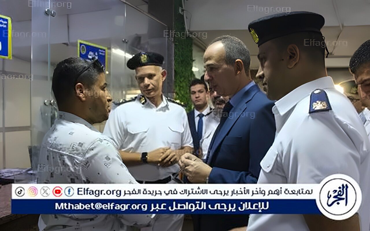 مدير أمن سوهاج يتفقد تطبيق «الشباك الواحد» بمرور المحافظة
