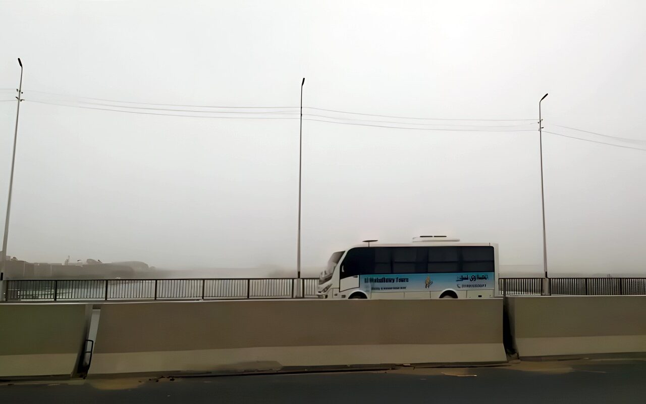 طقس الجمعة، أجواء حارة تصل إلى 35 درجة وتحذير بشأن الملاحة البحرية