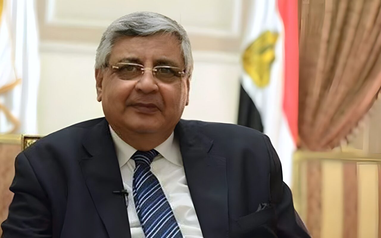 تحورات الفيروسات تحت السيطرة.. عوض تاج الدين يكشف حقيقة ظهور فيروسات جديدة ويطمئن المصريين
