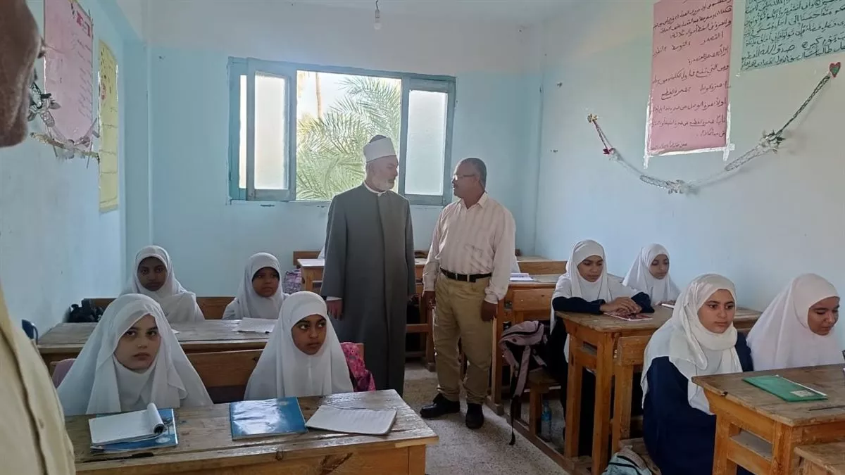 رئيس منطقة سوهاج الأزهرية يتابع سير العملية التعليمية بمعاهد جهينة