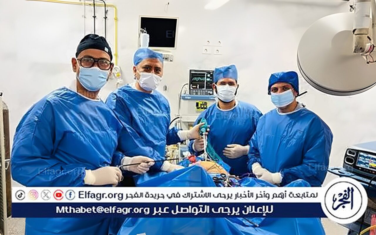 فريق طبي بمستشفى الإيمان العام فى أسيوط ينجح فى إجراء جراحتين دقيقتين بالمنظار لمريضتين