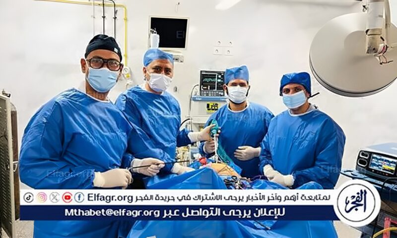 فريق طبي بمستشفى الإيمان العام فى أسيوط ينجح فى إجراء جراحتين دقيقتين بالمنظار لمريضتين