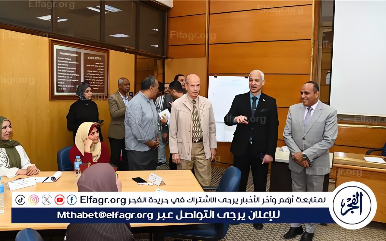 رئيس جامعة أسيوط يتفقد الدورة التاسعة لإعداد المدربين مركز تنمية قدرات أعضاء هيئة التدريس والقيادات بالجامعة