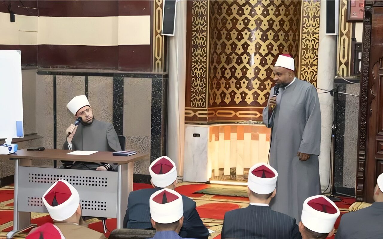 وزير الأوقاف يفتتح دورة «أصول الفكر المعتدل وتحسين الأداء اللغوي» بإدارة أوقاف حلوان عقب صلاة الفجر مباشرة