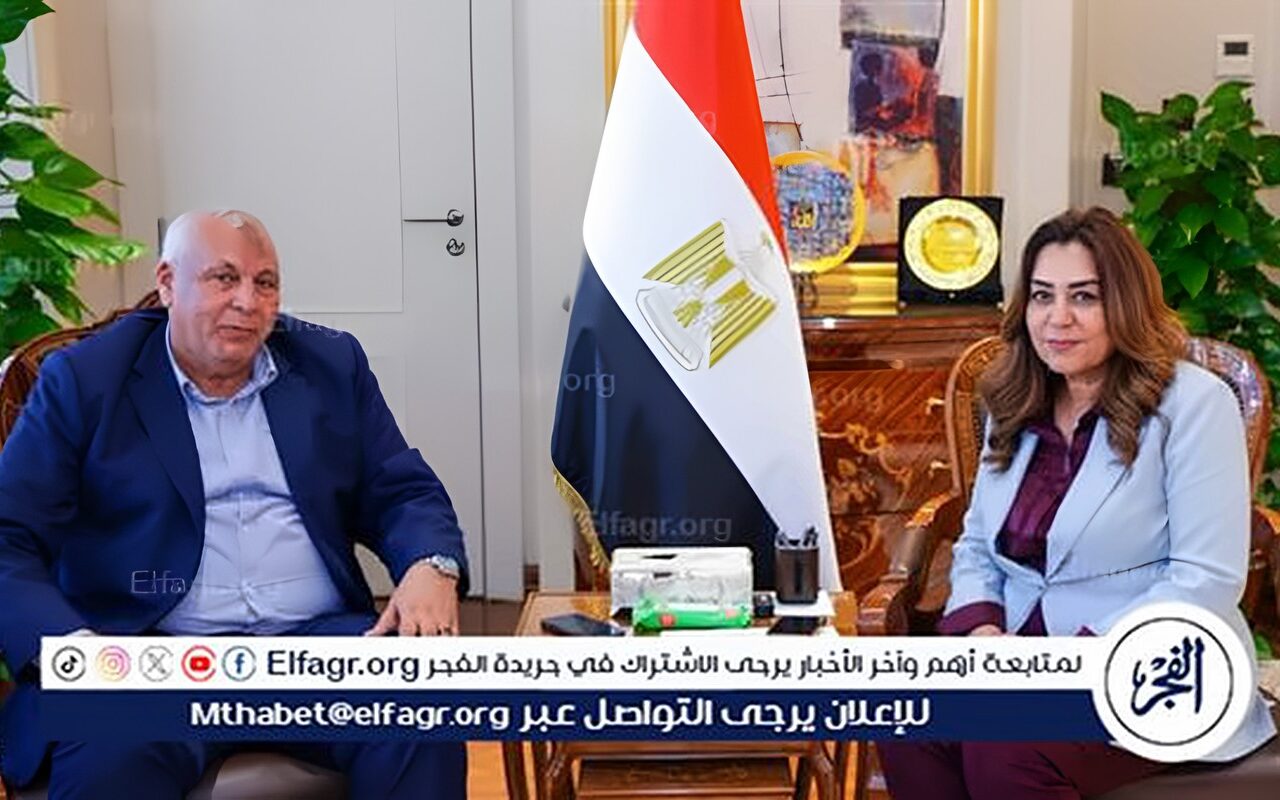 وزيرة التنمية المحلية والبيئة تتابع مع محافظ مطروح موقف تنفيذ مشروعات الخطة الاستثمارية