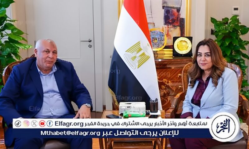 وزيرة التنمية المحلية والبيئة تتابع مع محافظ مطروح موقف تنفيذ مشروعات الخطة الاستثمارية