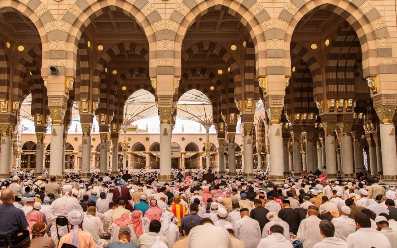 لماذا كان النبي يخطب الجمعة بسورة ق؟.. خطيب المسجد النبوي: هناك 8 أسباب