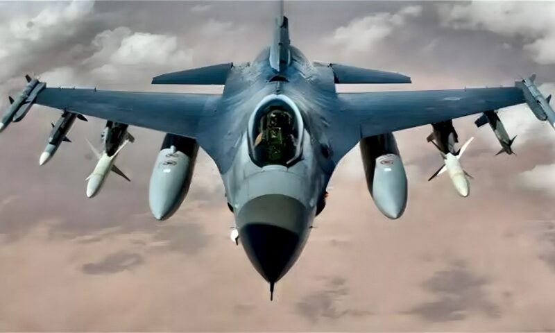 الحرس الثوري يعترض مقاتلة معادية في أجواء جزيرة قشم ويجبرها على التراجع ومغادرة المنطقة