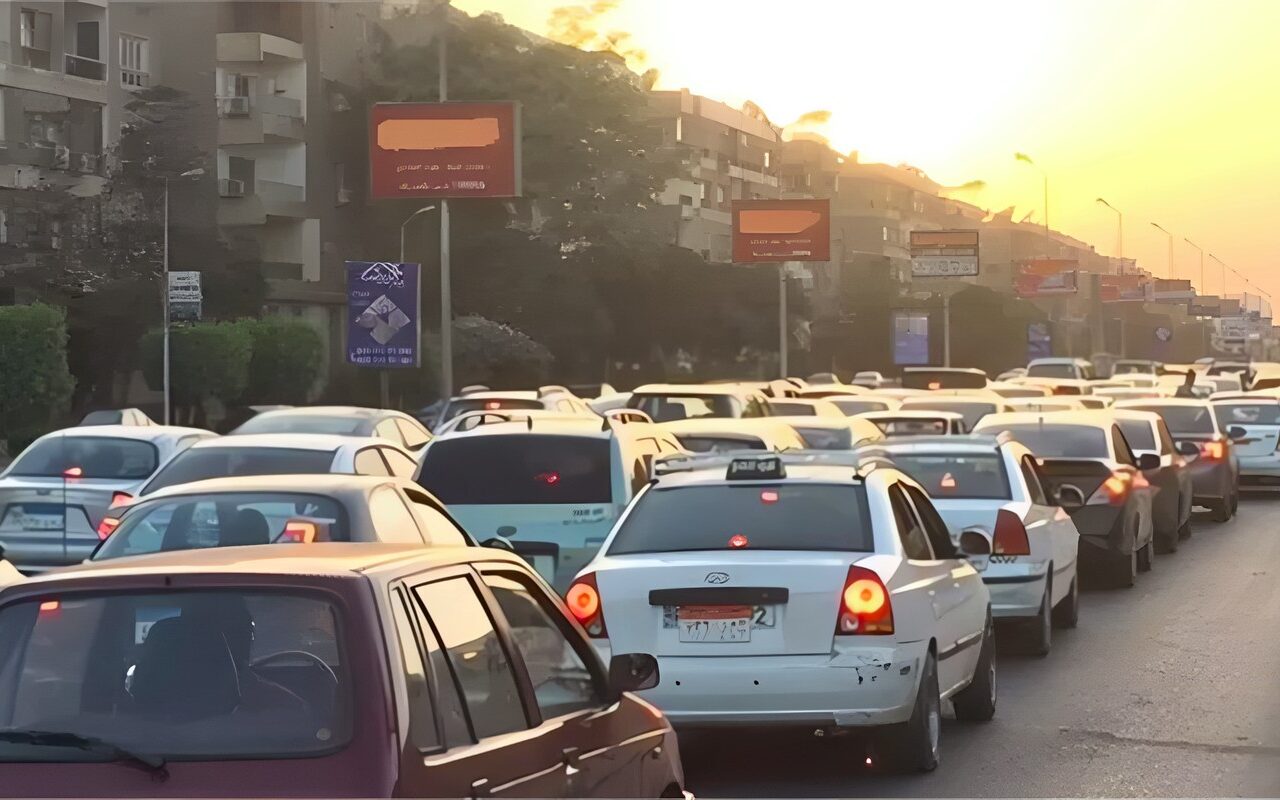 حالة المرور اليوم الأربعاء في القاهرة والجيزة والقليوبية، كثافات متحركة بالشوارع الرئيسية