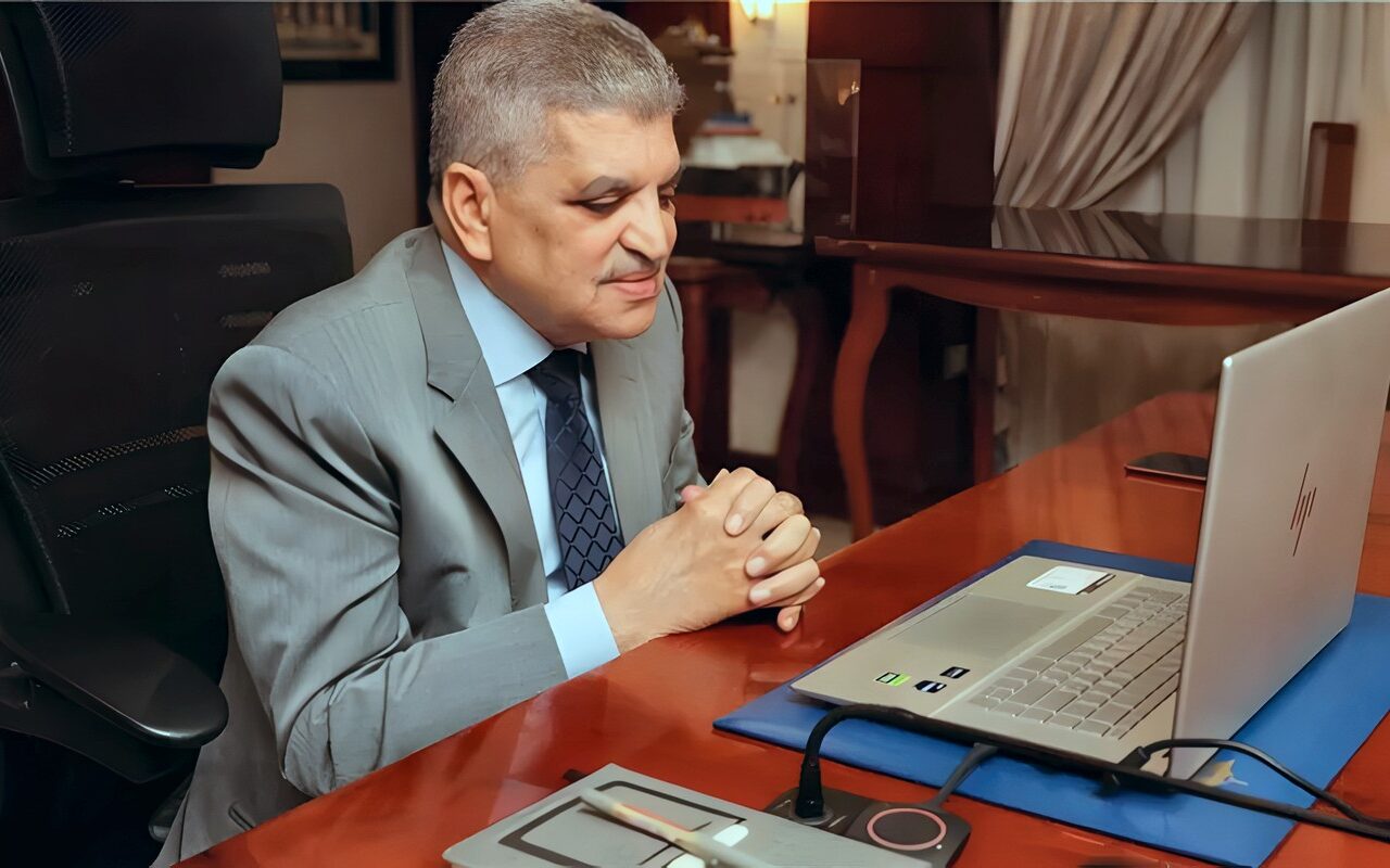 الفريق أسامة ربيع: “عبور 276 رحلة تابعة لمجموعة ميرسك بإجمالي حمولات صافية قدرها 23.3 مليون طن خلال ال 9 أشهر الماضية”