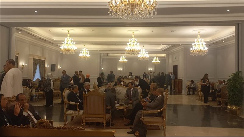 توافد النواب إلى مقر المجلس استعدادا للجلسة السرية لدعم السعودية