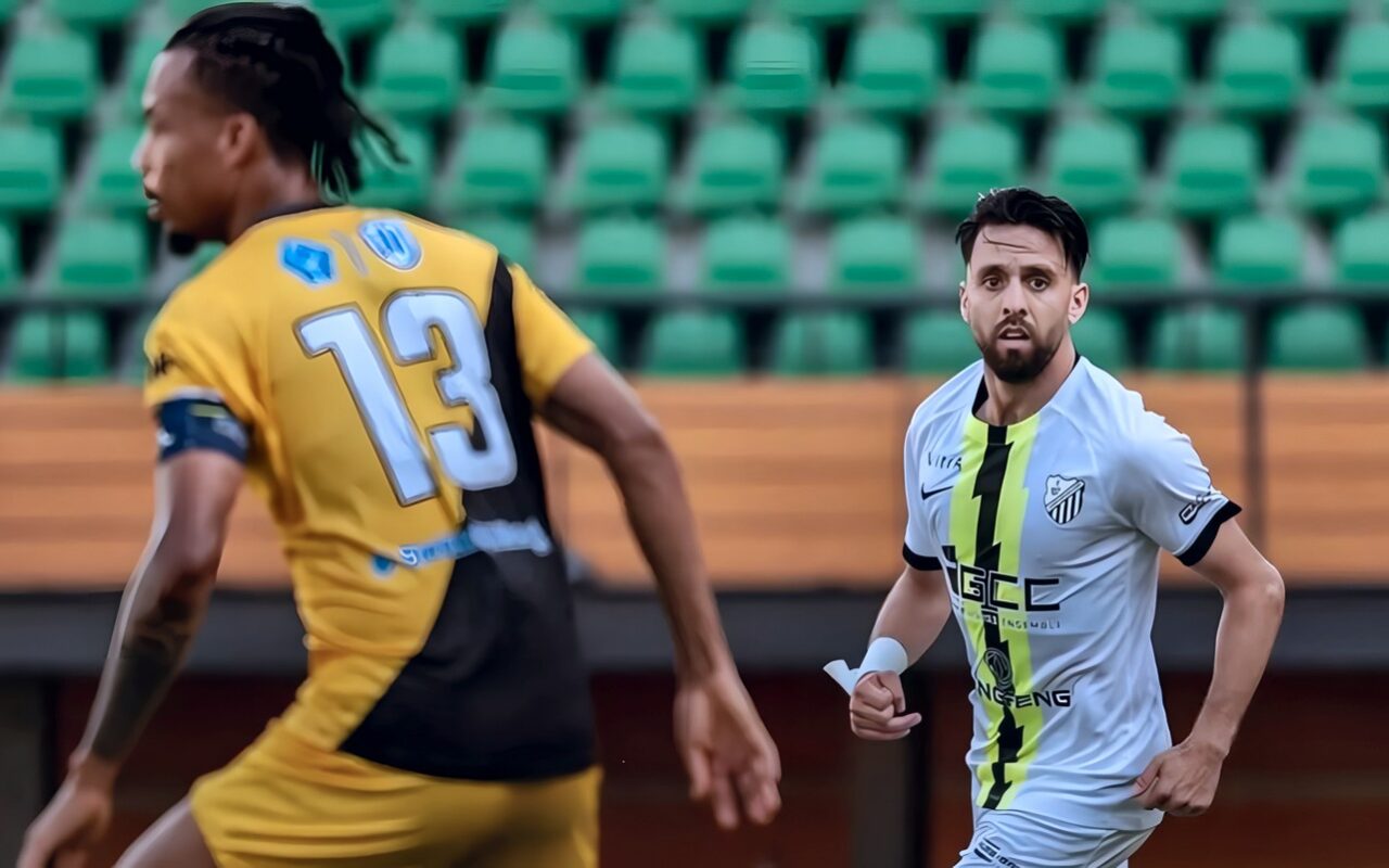 المغرب الفاسي يخطف فوزًا مثيرًا خارج ملعبه من أسيك ويتأهل إلى مجموعات دوري أبطال أفريقيا