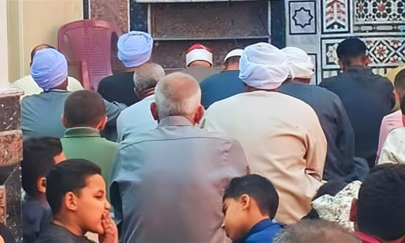 هل يجوز للمسافر إمامة المقيم في صلاة الجمعة؟ الإفتاء تكشف رأي المذاهب