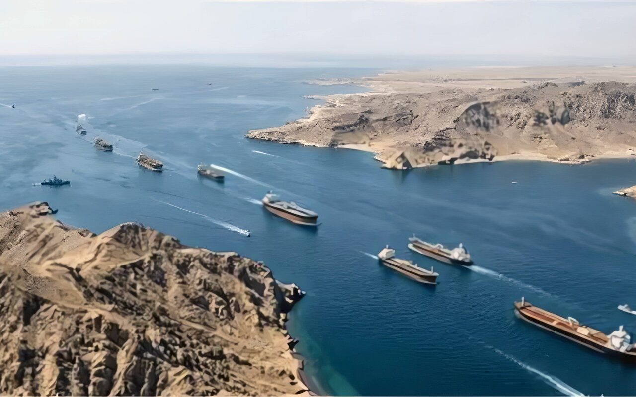 إيران: سنعيد دراسة مسارات العبور في مضيق هرمز
