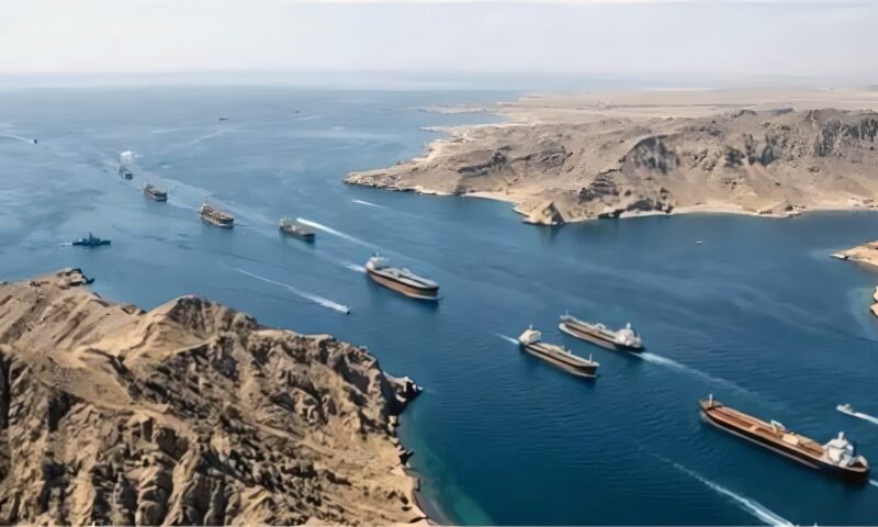إيران: سنعيد دراسة مسارات العبور في مضيق هرمز