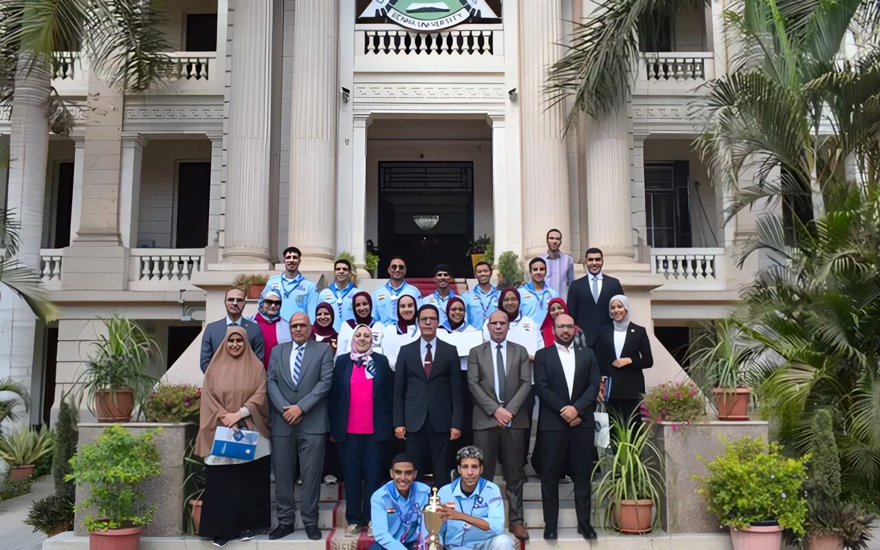 رئيس جامعة بنها يكرم أبطال أسبوع شباب الجامعات والخريجين المكرمين من الرئيس السيسي