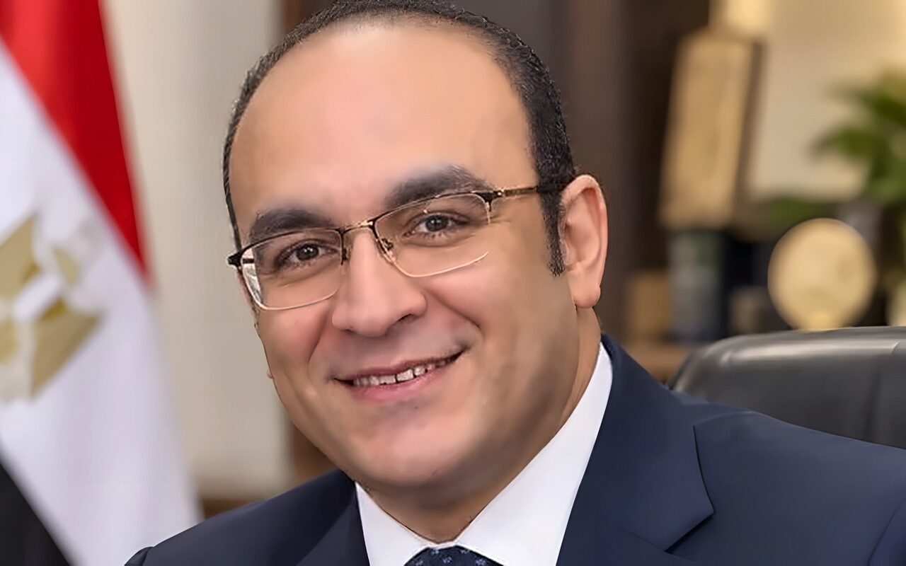 هيئة التأمين الصحي: تسهيلات جديدة لكبار السن.. وتجديد البطاقة العلاجية بالرقم القومي
