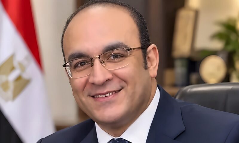هيئة التأمين الصحي: تسهيلات جديدة لكبار السن.. وتجديد البطاقة العلاجية بالرقم القومي