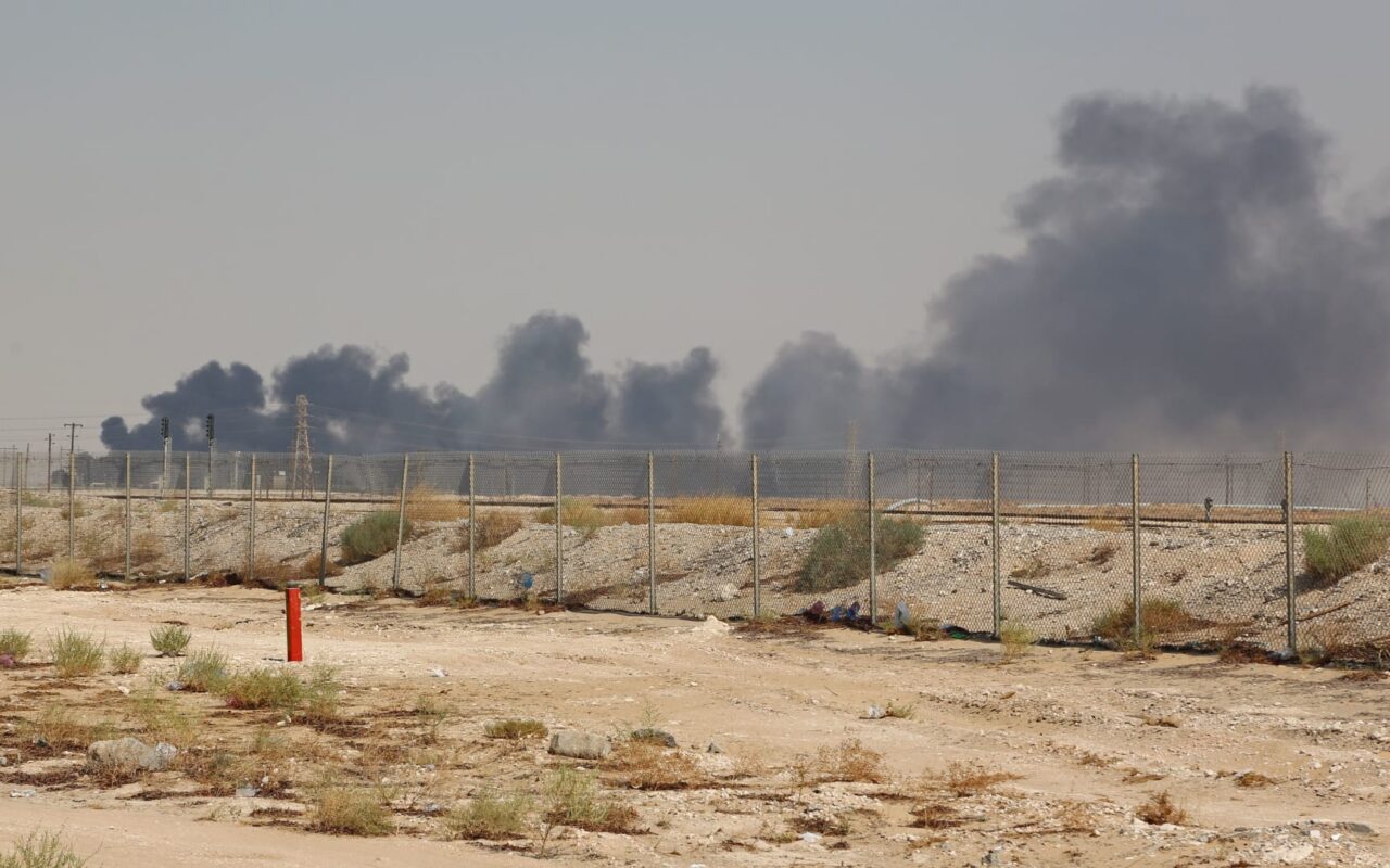 مقاطع فيديو متداولة لـ”هجمات حوثية على منشآت نفطية شرق السعودية”.. ما حقيقتها؟