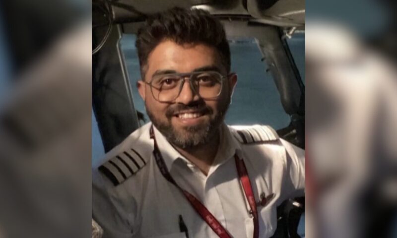 شاهد.. قصة طيار “فلاي دبي” الهندي الذي تصدى لهجوم مساعده وأنقذ الركاب