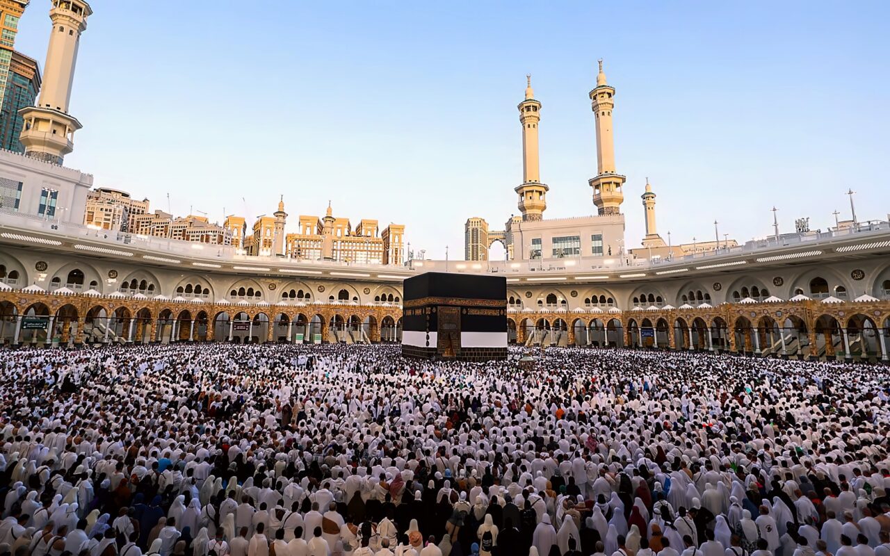 السعودية.. إلقاء القبض على شخص في مكة أثار الهلع بين المارة.. والأمن يؤكد: لا صحة للمعلومات المتداولة