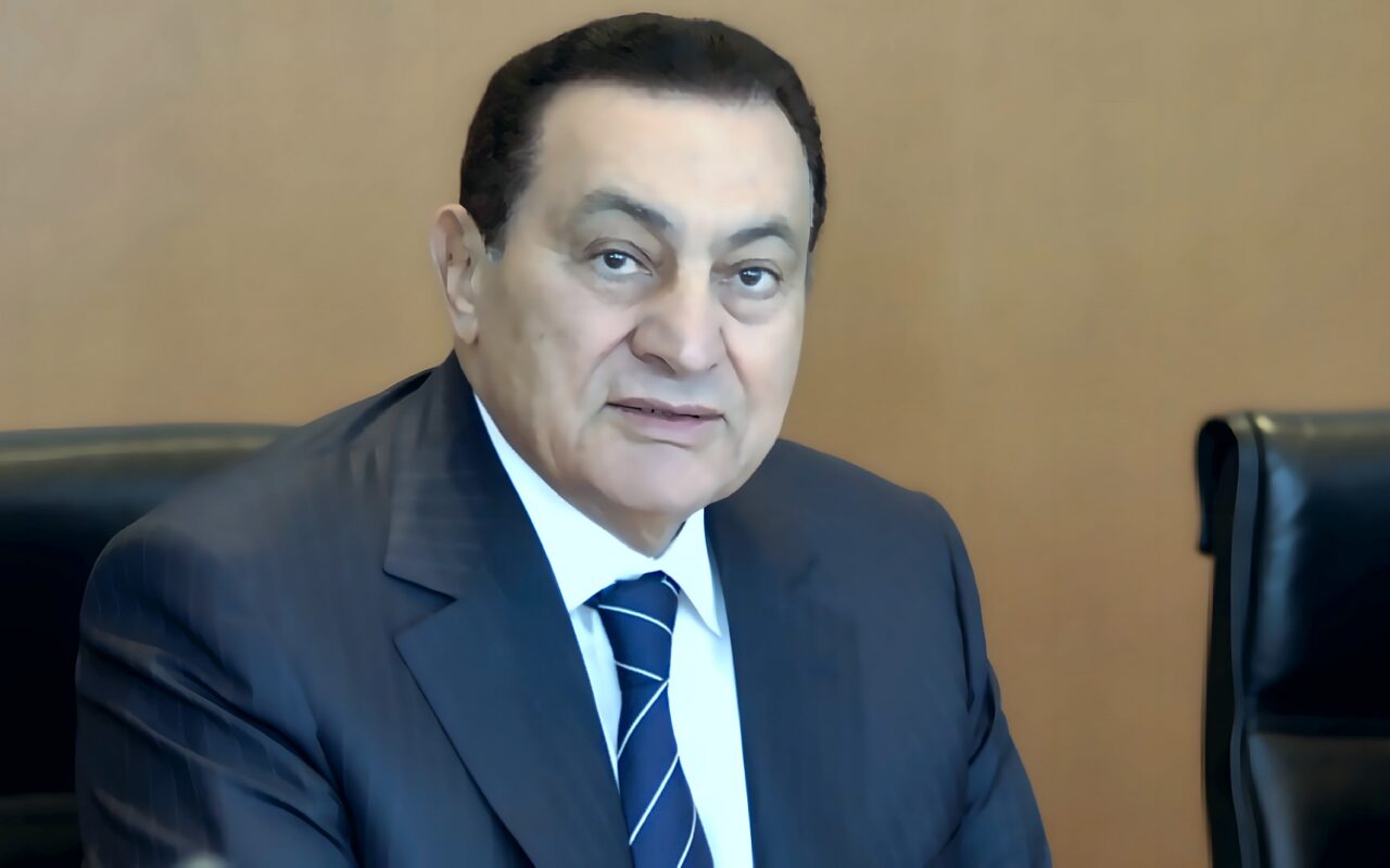 علاء مبارك عن والده في ذكرى حرب أكتوبر: “فلا صوتك غاب ولا وجهك يُنسي”